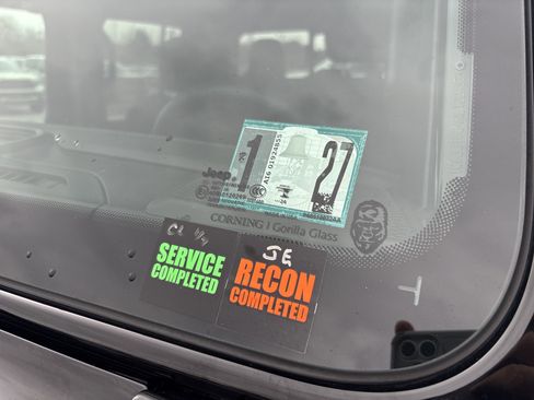 Used 2024 Jeep Gladiator Rubicon w/ Technology Group image 17