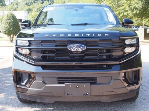 Certified 2025 Ford Expedition Active AWD/4WD image 2
