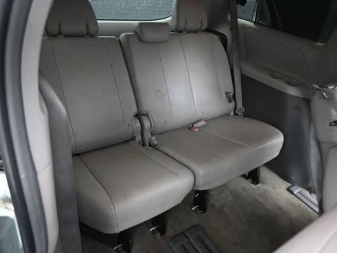 Used 2016 Toyota Sienna XLE FWD image 16