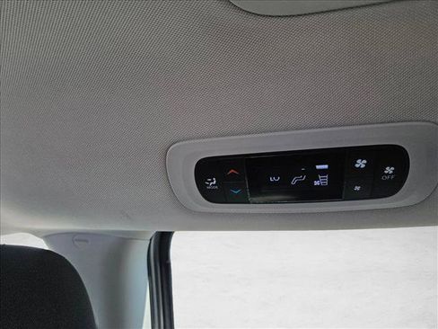 Used 2020 Chrysler Voyager LX w/ Cold Weather Group FWD image 17