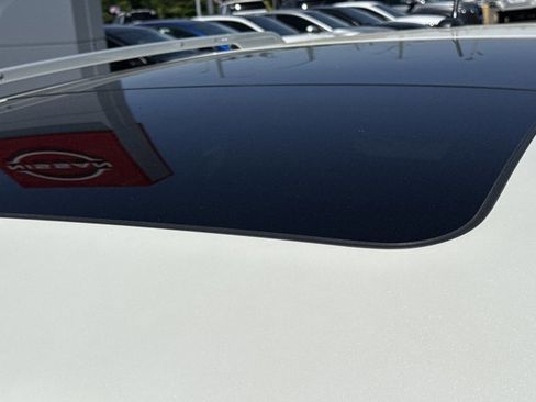 Used 2015 Nissan Rogue SL w/ SL Premium Package FWD image 16