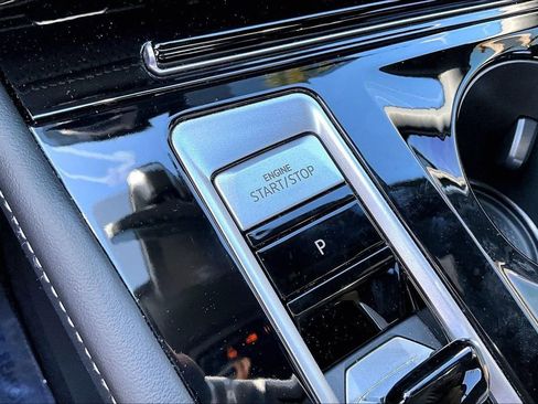 Certified 2024 Volkswagen Atlas Cross Sport SE image 29