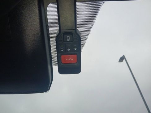 Used 2024 Toyota Prius XLE FWD image 18