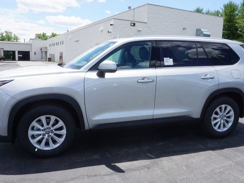New 2026 Toyota Grand Highlander AWD image 2