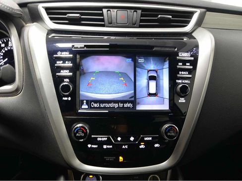 Used 2018 Nissan Murano SL w/ Moonroof Package image 16