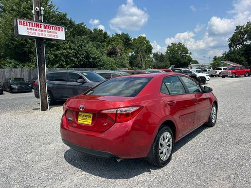 Used 2018 Toyota Corolla LE FWD image 2