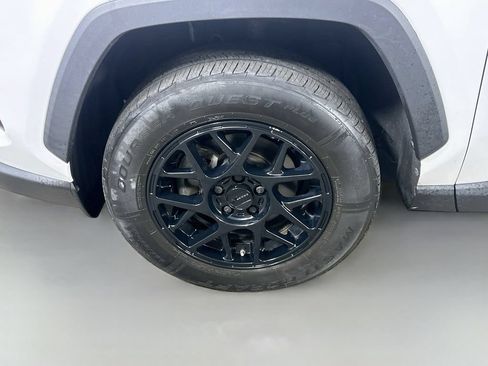 Used 2021 Toyota RAV4 LE FWD image 8