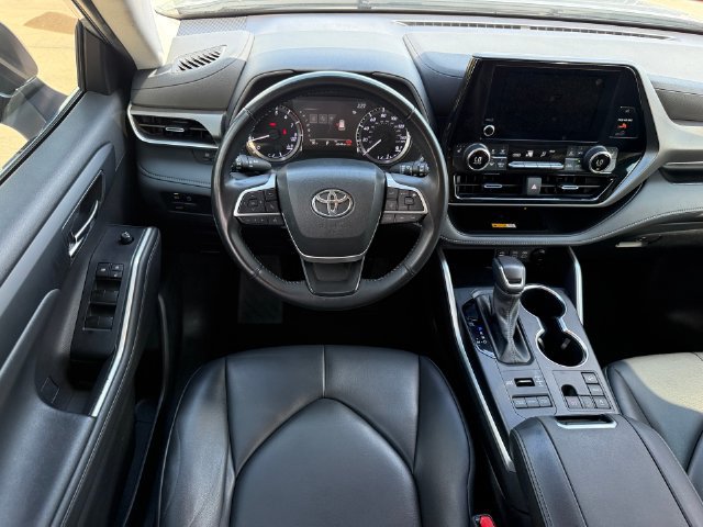 Used 2024 Toyota Highlander XLE AWD/4WD image 22