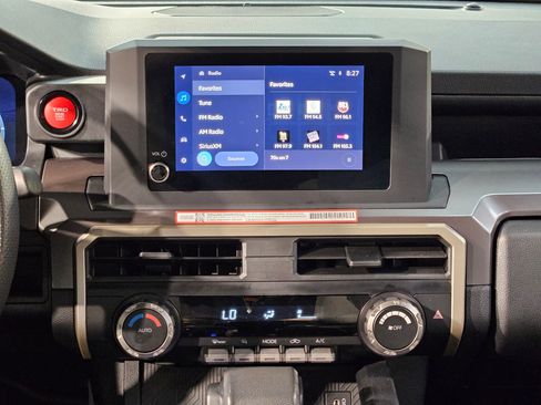 Certified 2025 Toyota Tacoma TRD Off-Road AWD/4WD image 16