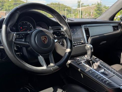 Used 2018 Porsche Macan Turbo AWD/4WD image 28