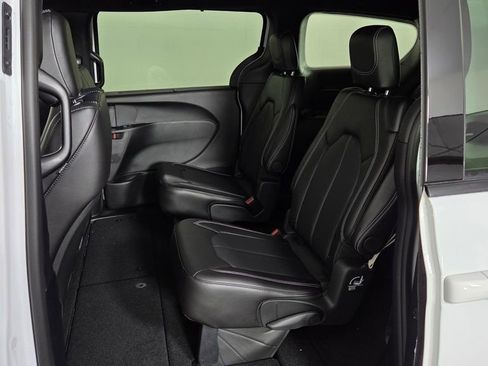 New 2026 Chrysler Pacifica Select FWD image 27