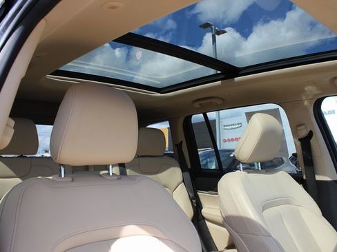 Used 2022 Jeep Grand Cherokee Limited image 34