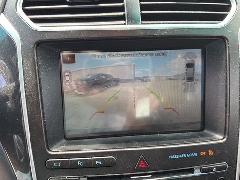 Used 2017 Ford Explorer Platinum AWD/4WD image 16