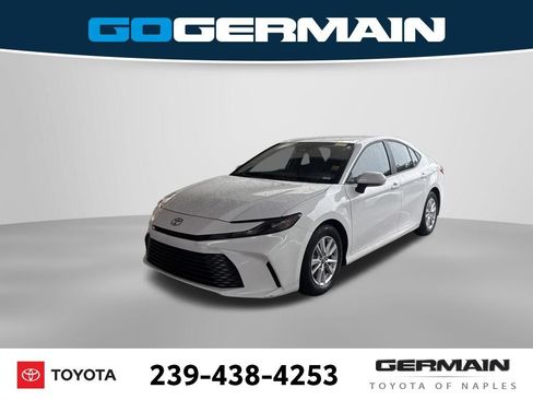 Used 2025 Toyota Camry LE w/ Convenience Package FWD image 1