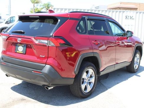 Used 2022 Toyota RAV4 XLE FWD image 4