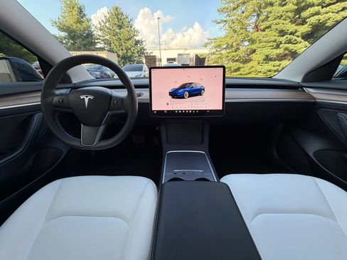 Used 2023 Tesla Model 3 Standard Range RWD image 2