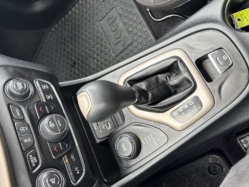 Used 2016 Jeep Cherokee 75th Anniversary image 21