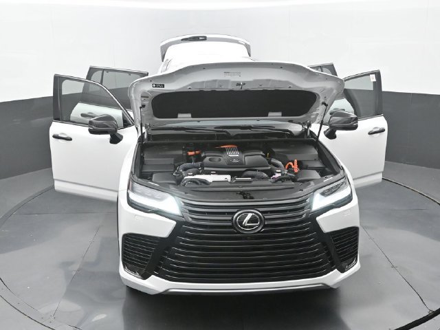 Used 2025 Lexus LX 700h Overtrail AWD/4WD image 35