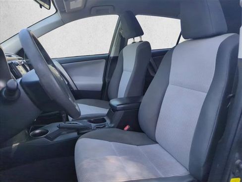 Used 2014 Toyota RAV4 LE FWD image 18