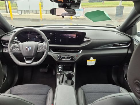Certified 2026 Buick Envista Preferred w/ Advanced Safety Package FWD image 18