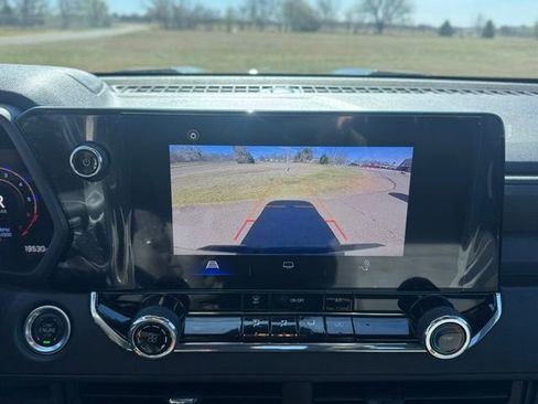 Used 2024 Chevrolet Colorado W/T image 15