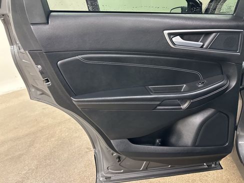 Used 2024 Ford Edge Titanium image 27