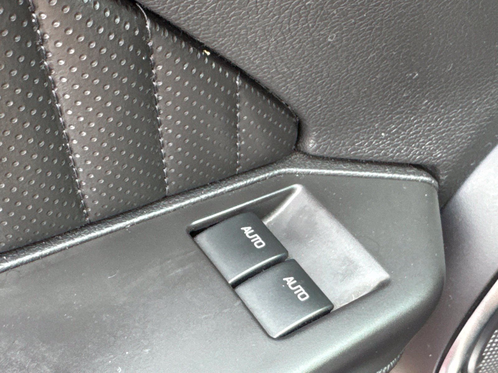 Used 2011 Ford Mustang Shelby GT500 w/ SVT Performance Pkg RWD image 17