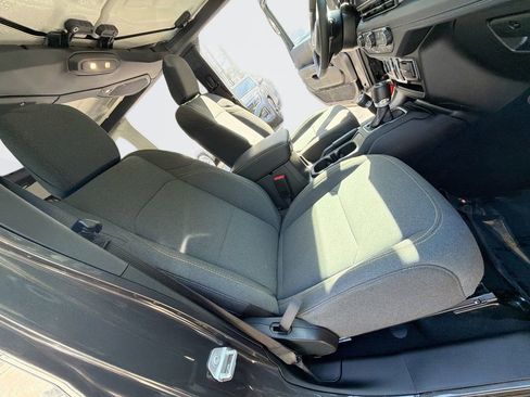 Used 2025 Jeep Wrangler Unlimited Sahara AWD/4WD image 26