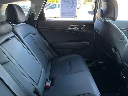 Used 2024 Kia Sportage EX AWD/4WD image 9