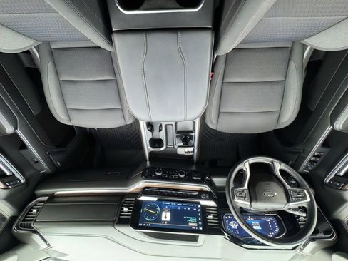 Used 2024 Chevrolet Silverado 1500 LT Trail Boss w/ Convenience Package II image 12