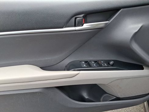 Used 2018 Toyota Camry SE w/ Convenience Package FWD image 13