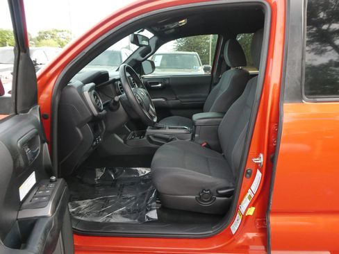 Used 2017 Toyota Tacoma TRD Off-Road w/ Tow Package (A/T) AWD/4WD image 12