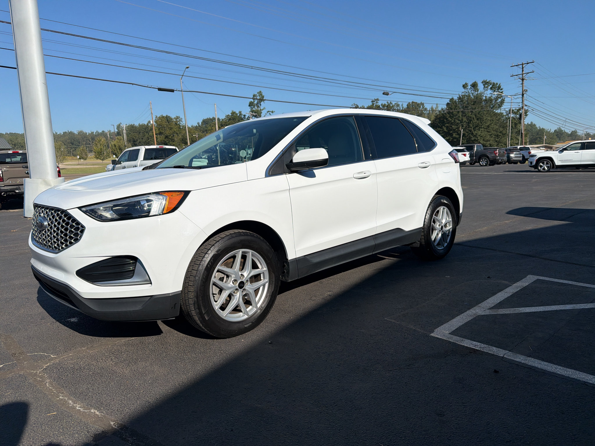 Used 2024 Ford Edge SEL AWD/4WD image 2
