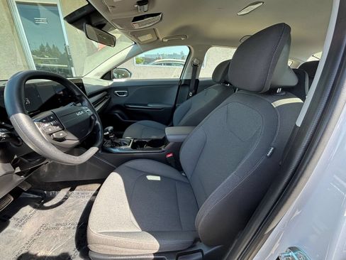 Used 2025 Kia K4 FWD image 25