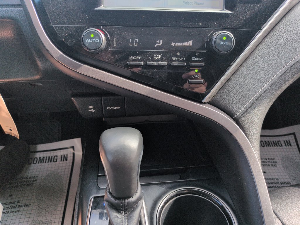 Used 2018 Toyota Camry SE w/ Accessory Appearance Package FWD image 18