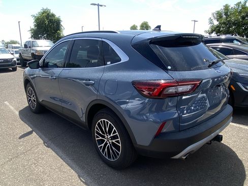 Used 2025 Ford Escape SE w/ PHEV Premium Package FWD image 3