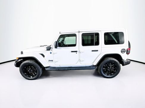 Used 2025 Jeep Wrangler Sahara image 4
