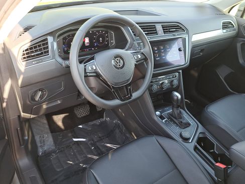 Used 2020 Volkswagen Tiguan SEL image 16
