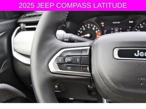 Used 2025 Jeep Compass Latitude w/ Convenience Group image 25