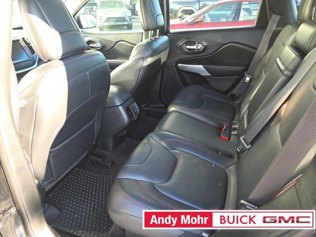 Used 2017 Jeep Cherokee Trailhawk AWD/4WD image 9
