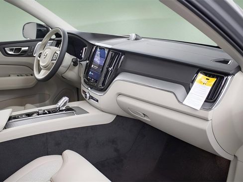 New 2025 Volvo XC60 B5 Ultra w/ Climate Package image 30
