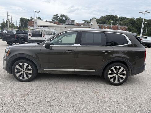 Used 2022 Kia Telluride EX w/ EX Premium Package FWD image 4