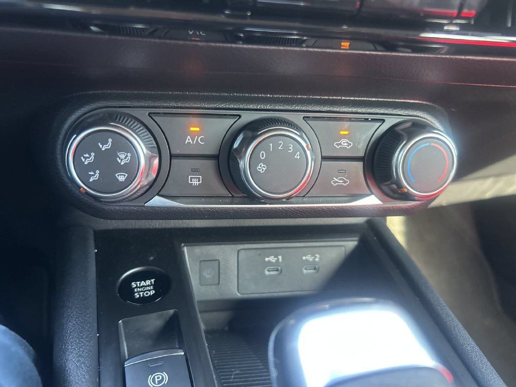 Used 2025 Nissan Kicks SV FWD image 15