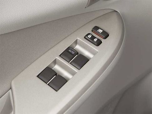 Used 2013 Toyota Corolla LE FWD image 14