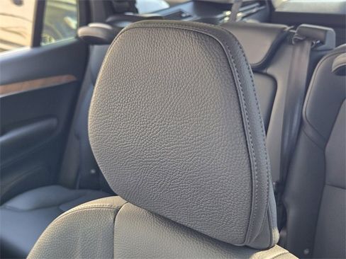 Certified 2025 Volvo XC90 T8 Plus w/ Protection Package Premier image 18