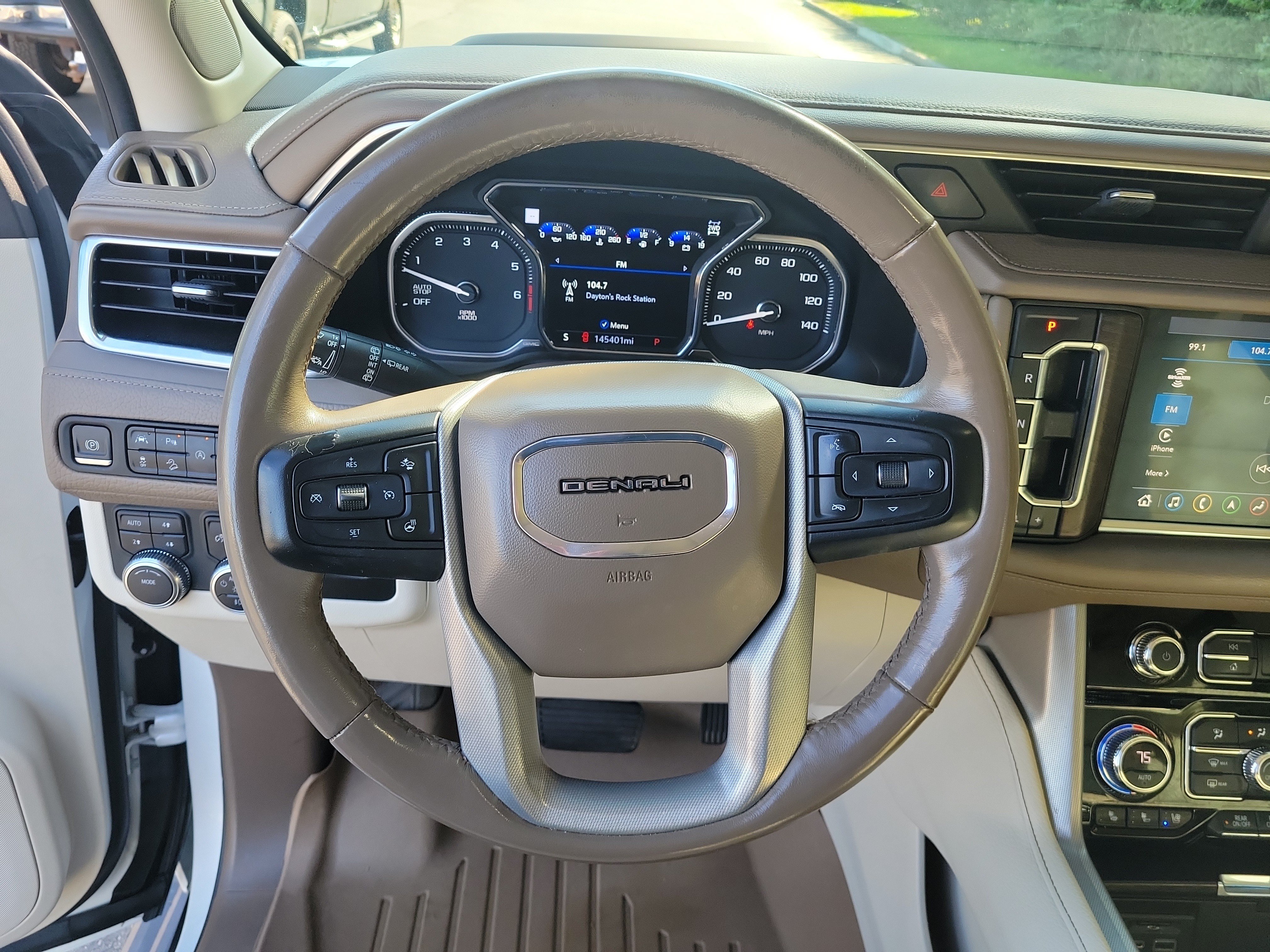 Used 2021 GMC Yukon XL Denali w/ Denali Premium Package AWD/4WD image 21