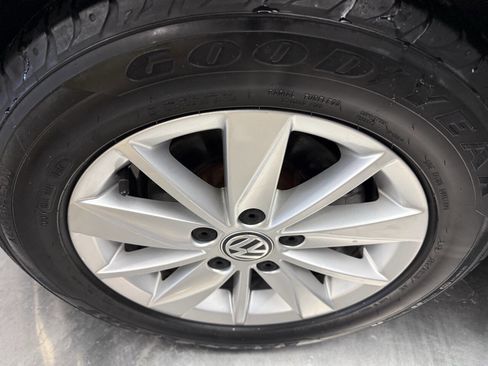 Used 2015 Volkswagen Golf SE image 26