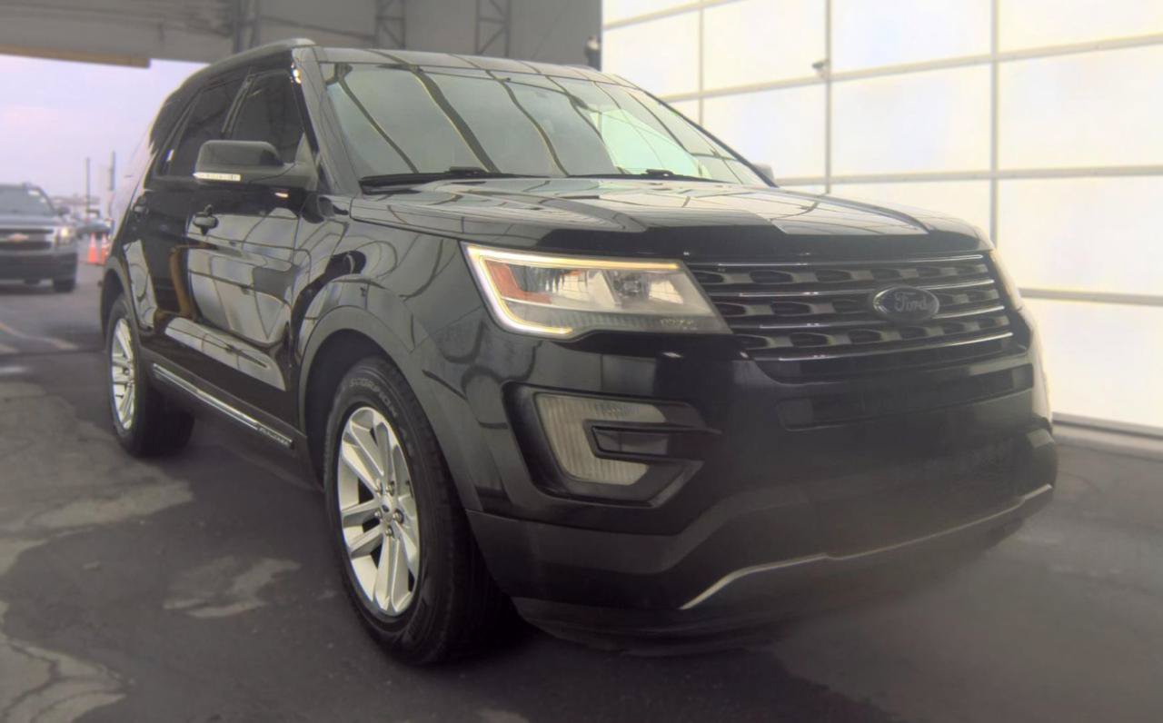 Used 2017 Ford Explorer XLT FWD image 4