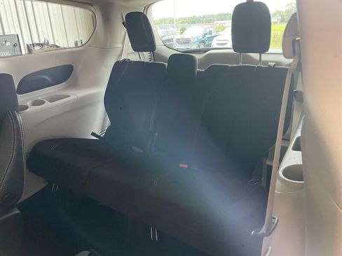 Used 2022 Chrysler Voyager LX FWD image 16