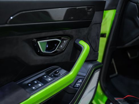 Used 2022 Lamborghini Urus AWD/4WD image 42